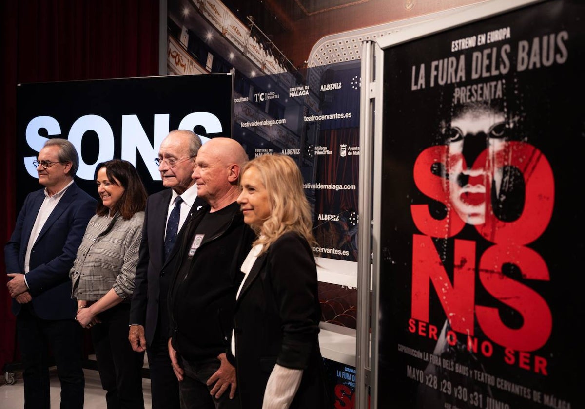 La compañía catalana realiza la première europea de su nuevo espectáculo «inmersivo», 'Sons', en la nave de ensayos del Teatro Cervantes en calle Bodegueros