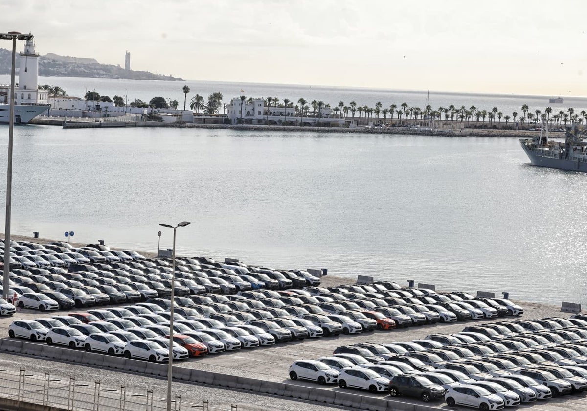 El boom de la importación de coches nuevos para los concesionarios deja pequeño el puerto de Málaga