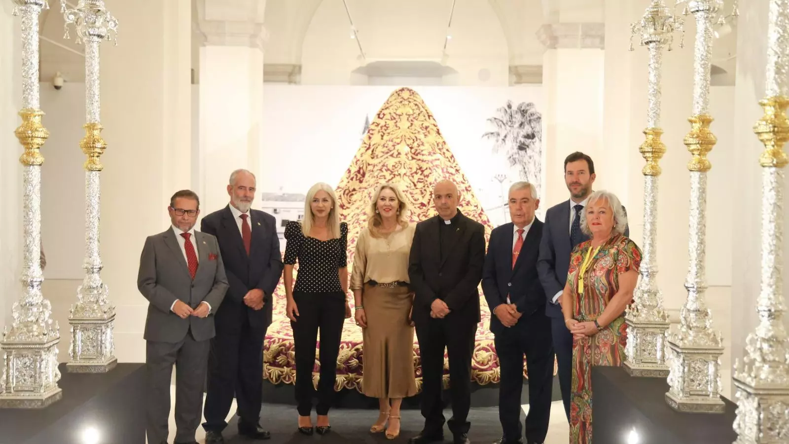 La cofradía del Cautivo exhibe su patrimonio en la exposición 'Vestida de Sol' en el Museo de Málaga