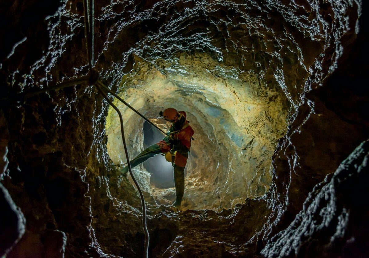 Descubren en la Sierra de las Nieves la mayor 'supercueva' del sur de la Península Ibérica