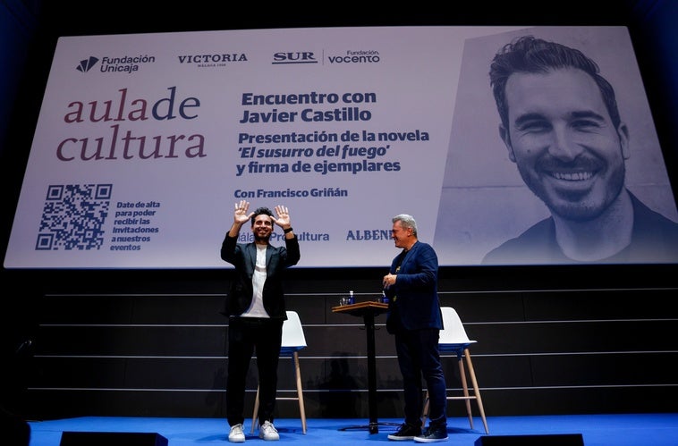 Así fue la presentación de 'El susurro del fuego' con Javier Castillo en el Aula de Cultura de SUR