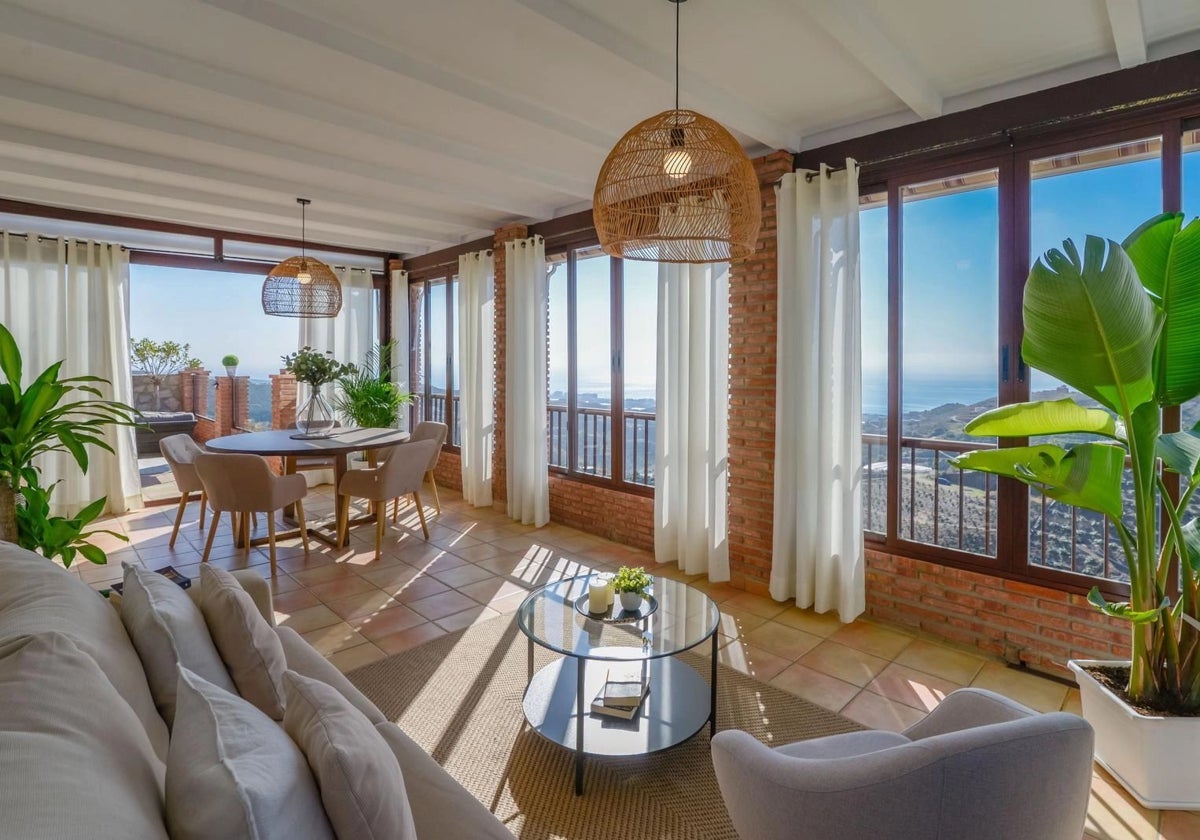 Cada vez más jubilados del norte de Europa alquilan casas rurales en Málaga para pasar el invierno