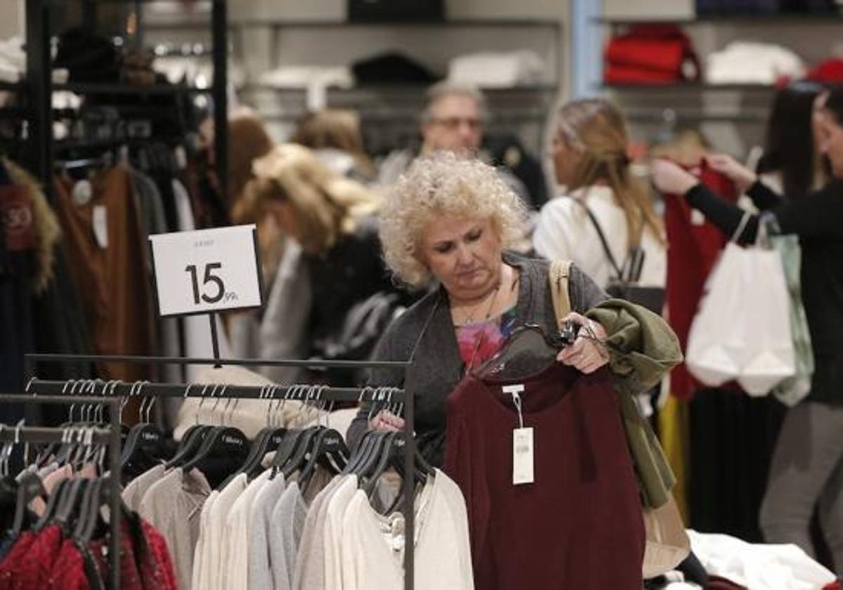 ¿Abren las tiendas en Málaga este lunes festivo, 13 de octubre?