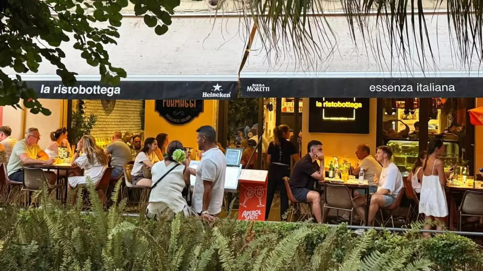 Es un italiano, está a los pies de la Catedral de Málaga y es considerado uno de los mejores restaurantes informales de toda España