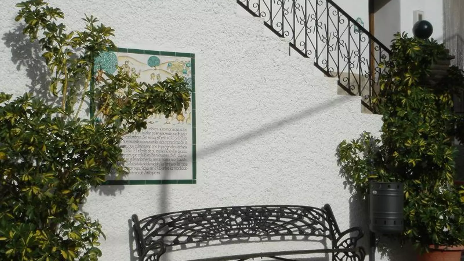 El pueblo más dulce de Málaga que esconde un enigmático cementerio: es uno de los lugares más singulares del interior