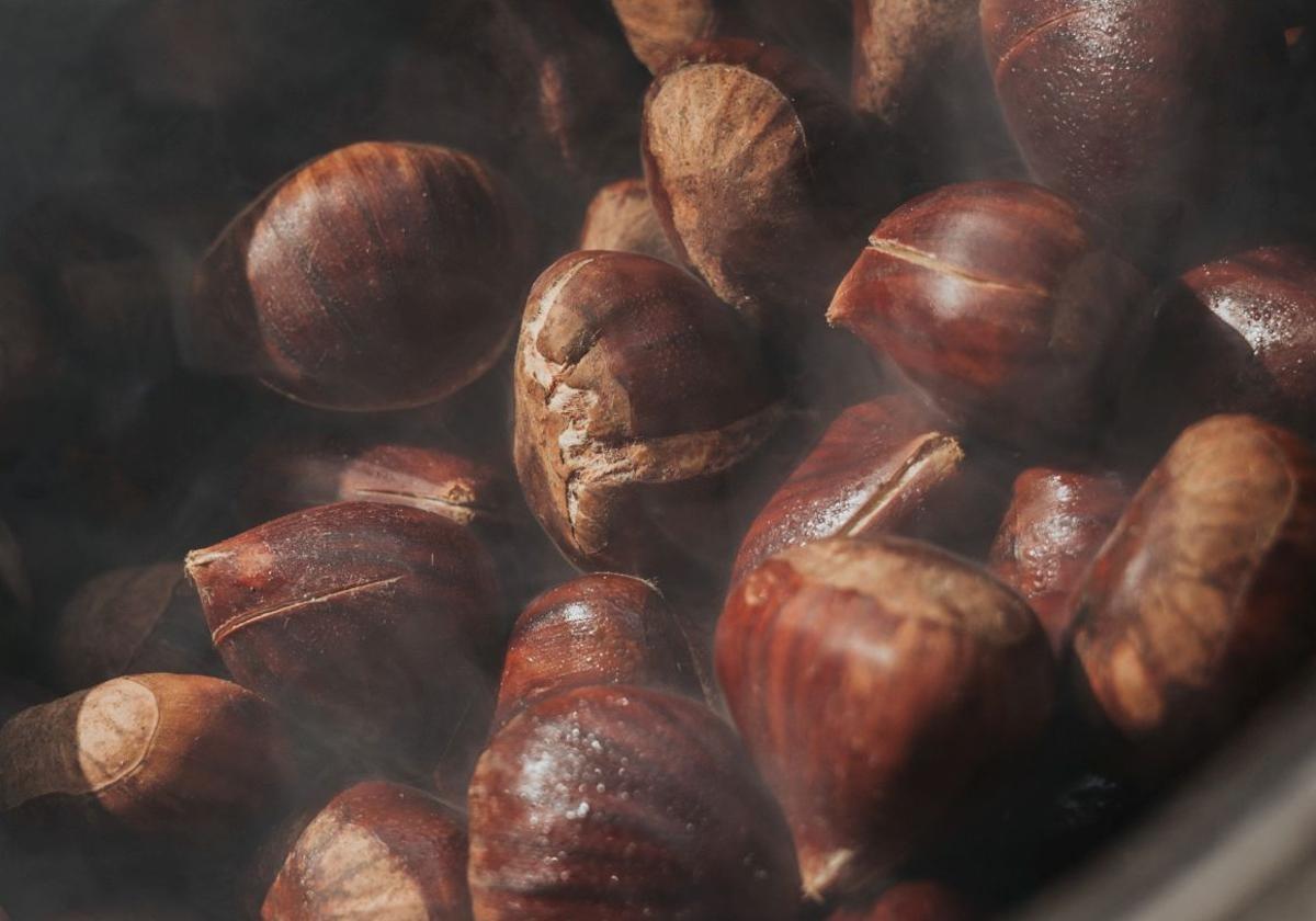 Pujerra celebra su Feria de la Castaña con degustaciones y pasacalles