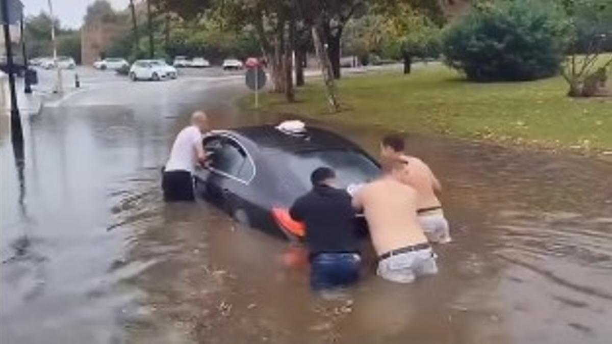 Las fuertes lluvias dejan calles inundadas en la Costa del Sol
