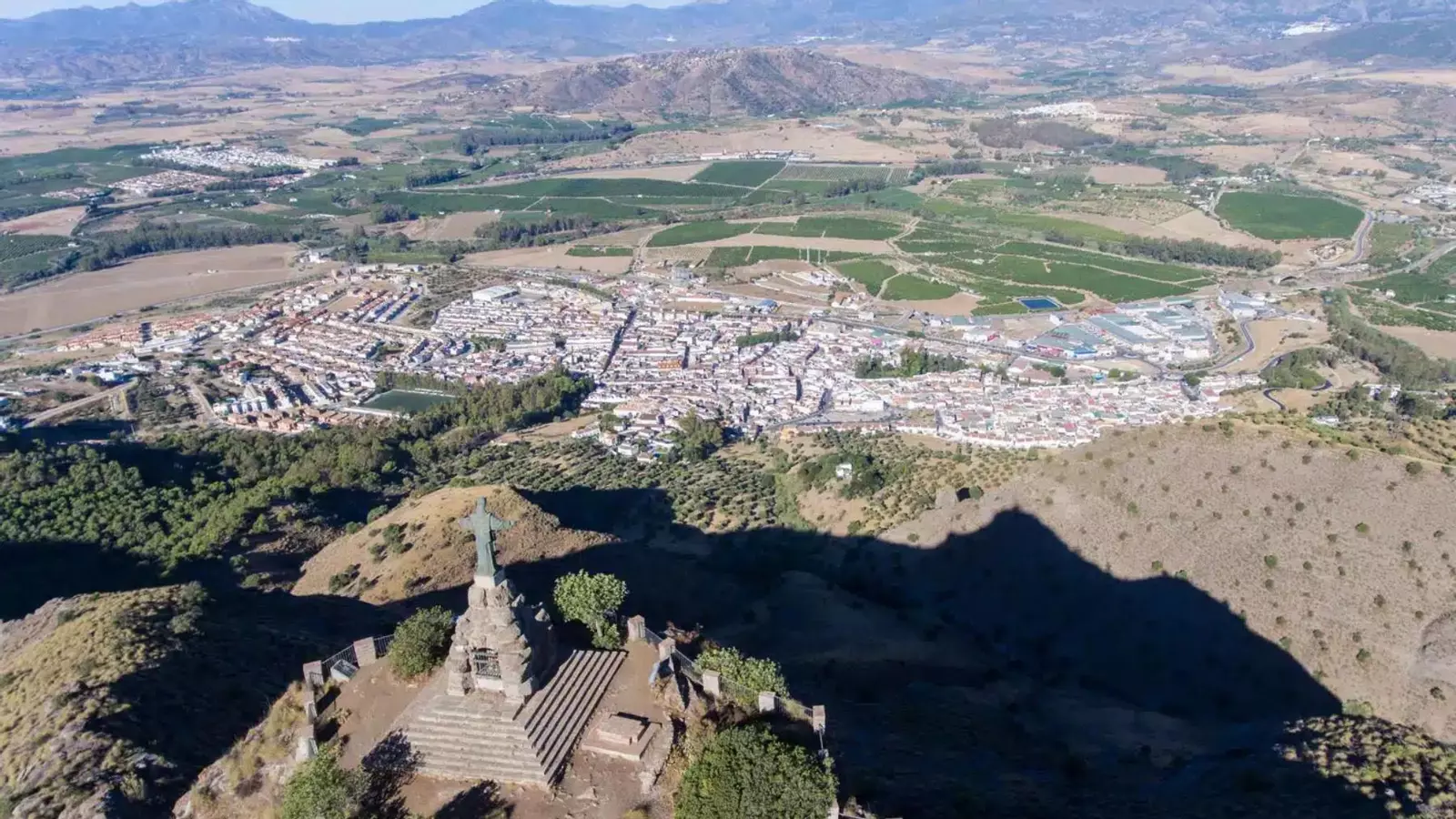 Esta es la mejor ruta de senderismo que puedes hacer en noviembre en Málaga: creerás estar en lo más alto de Brasil al acabarla