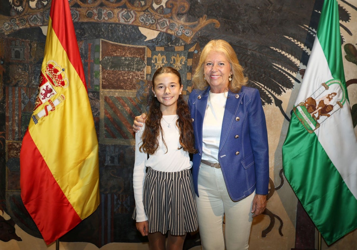 Angeles Muñoz recibe a la golfista marbellí Martina Tirado, campeona de España benjamín