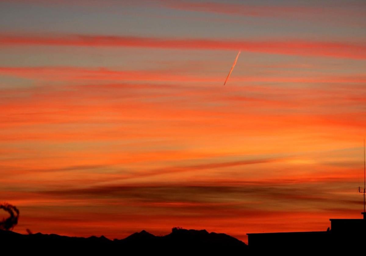 Vuelven los 'candilazos' de otoño en Málaga: el fenómeno meteorológico tras los espectaculares atardeceres rojizos