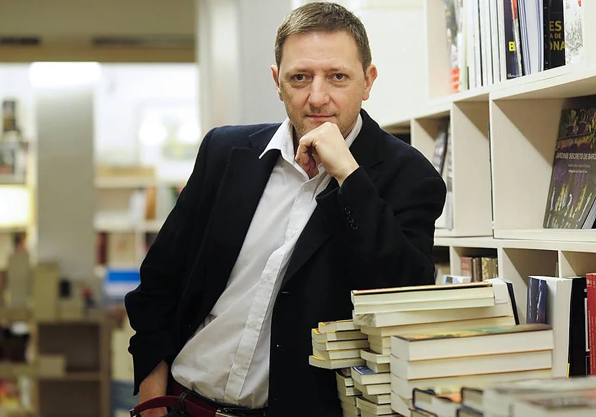 El novelista Ignacio Martínez de Pisón cierra en Marbella el ciclo Biblioteca de Escritores