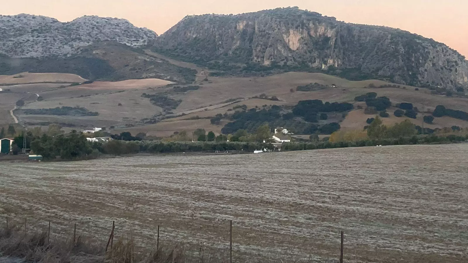 El frío llega a Málaga y 'toma' la comarca de Antequera y la Serranía de Ronda