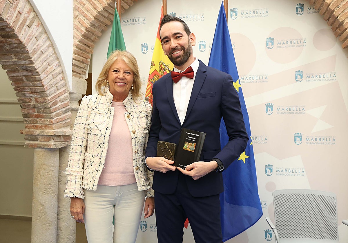 El escritor granadino Gerardo Rodríguez Salas recibe el III Premio Internacional de Poesía 'Marpoética'