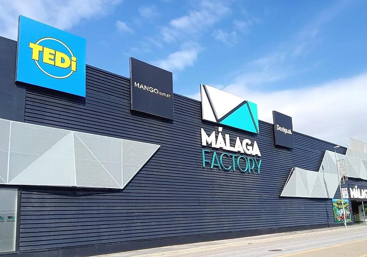 Una exposición exhibe 14 dinosaurios animatronics a tamaño real en Málaga