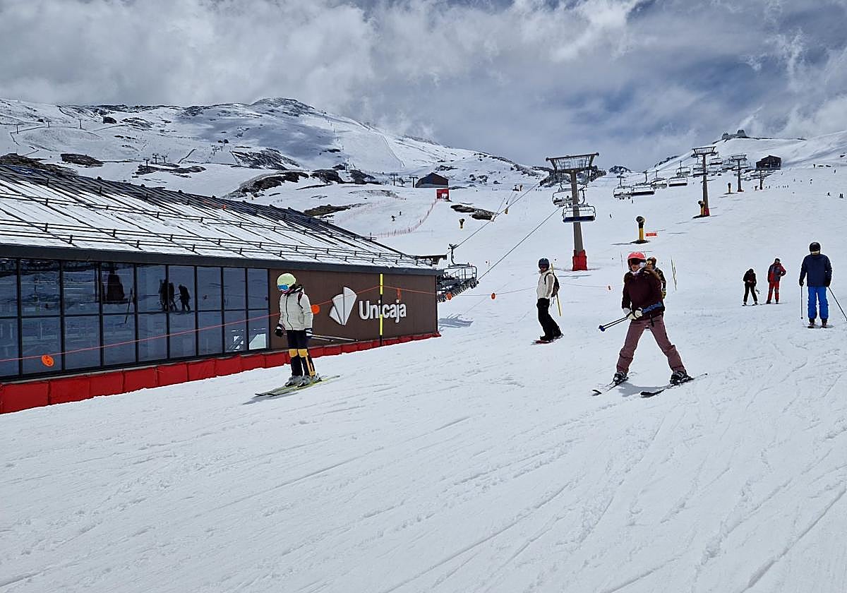 Nieve, aventura y premios: la nueva campaña de Unicaja en Sierra Nevada