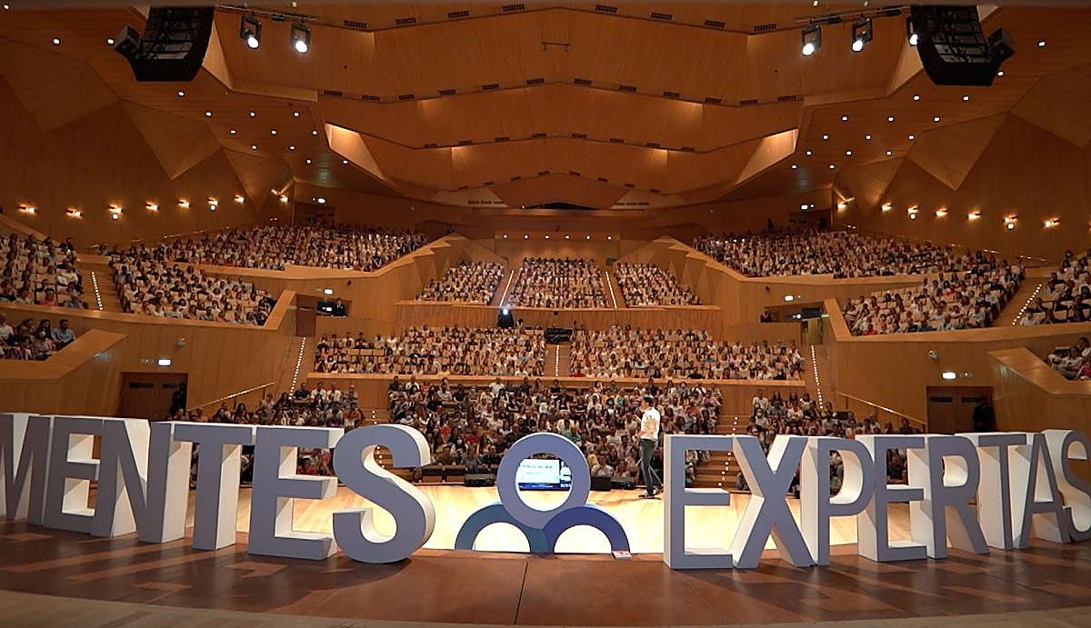 Un Mentes Expertas de Víctor Küppers llega a Málaga con dos sesiones exclusivas