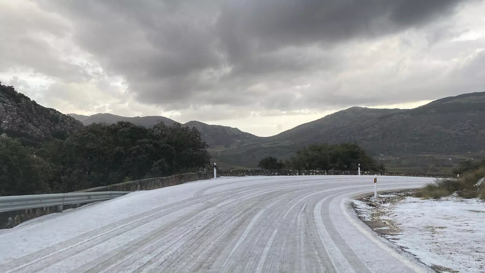 La borrasca Emilia tiñe de blanco Canillas de Aceituno, Alfarnate y La Maroma