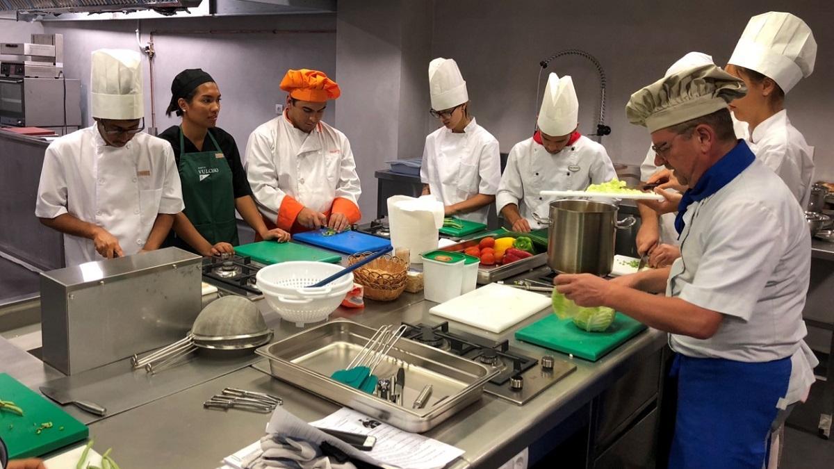 La escuela de FP dual alemana FEDA ofrecerá formación en Málaga junto a la patronal hotelera Aehcos