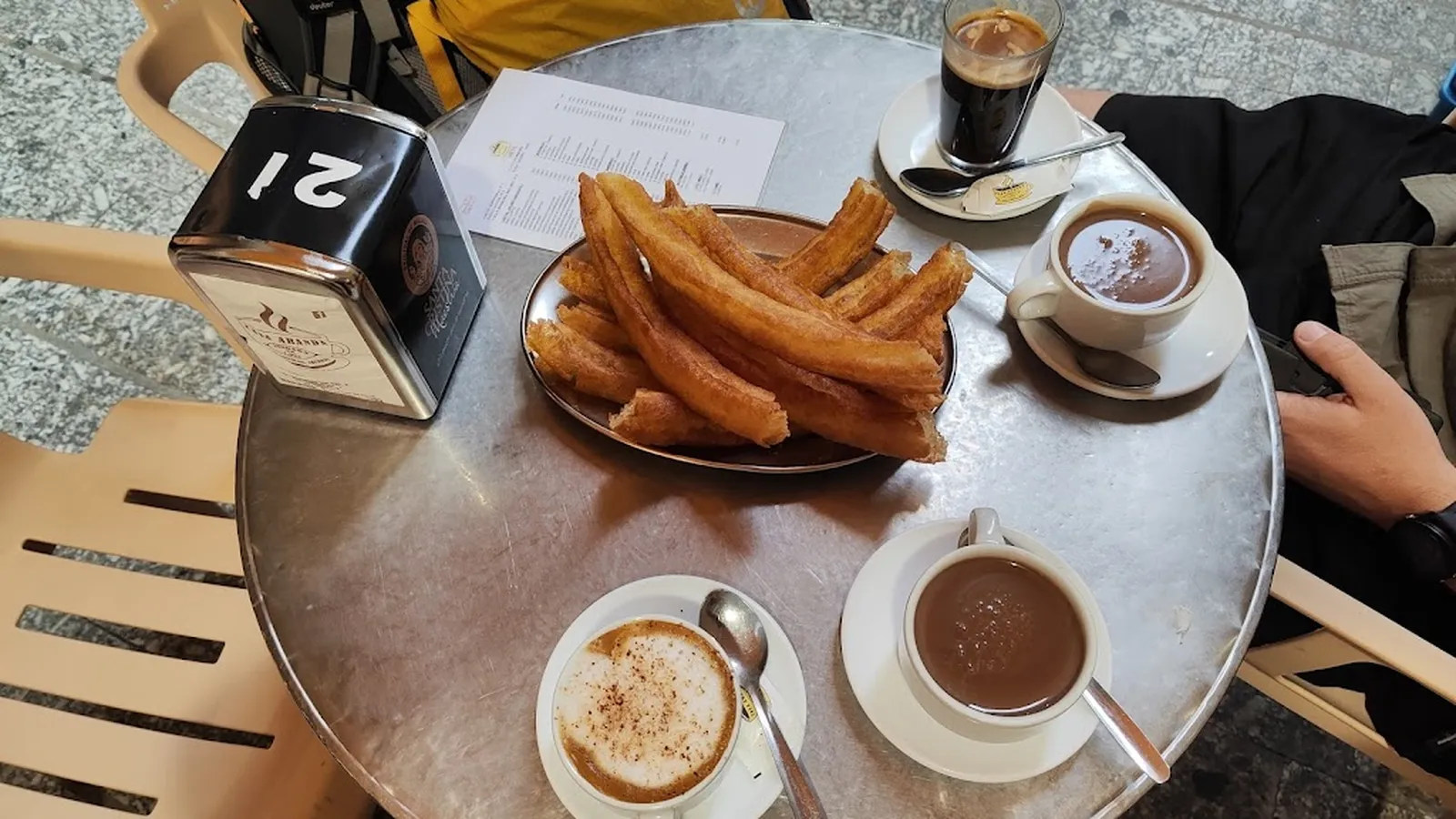 Navidad en Málaga es sinónimo a churros con chocolate: bares y cafeterías en las que hacer cola y disfrutar