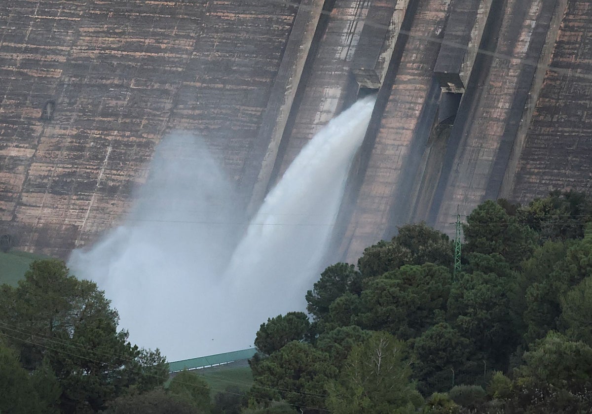 La Concepción vuelve a desembalsar agua necesaria: la foto de la incoherencia