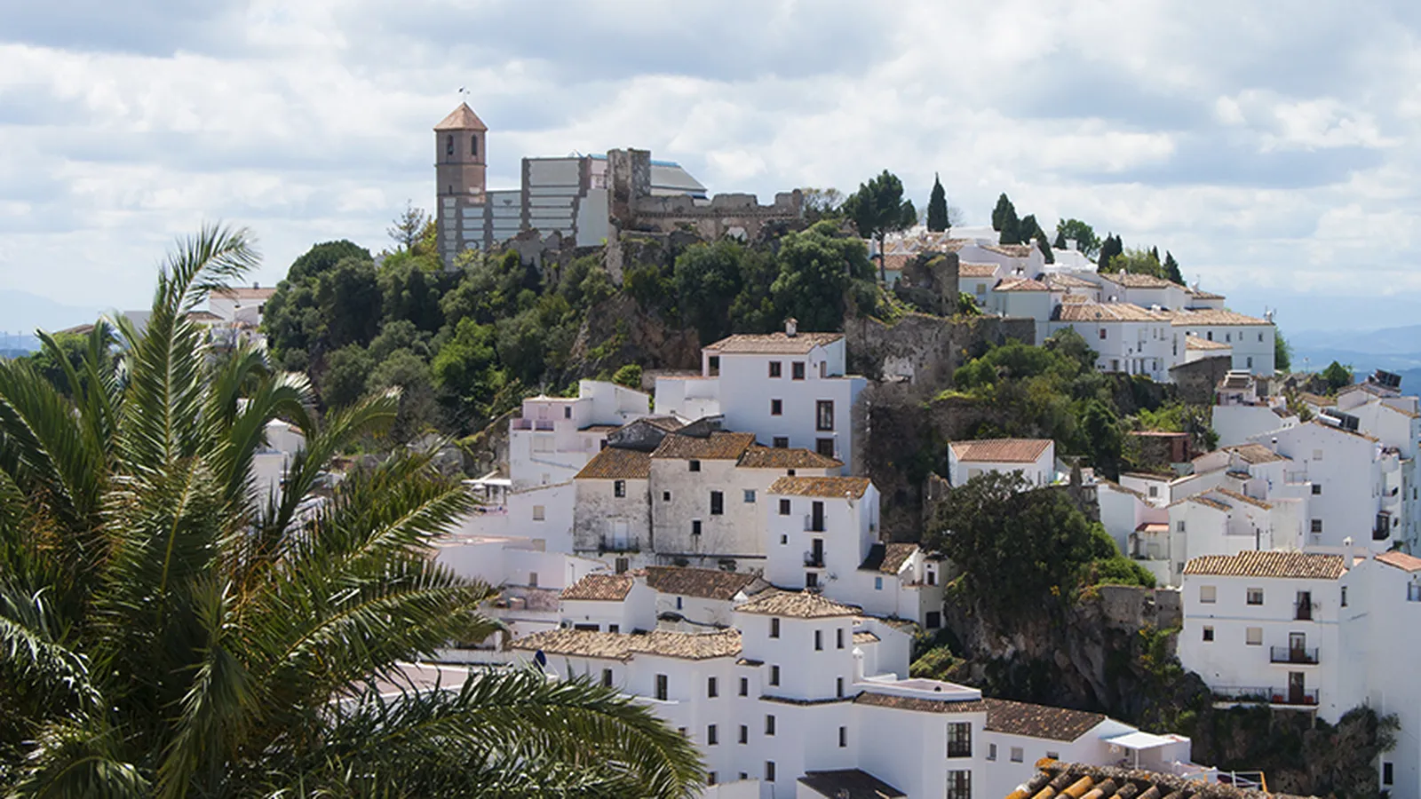 Este fue el pueblo más bonito de Andalucía en 2025, está en Málaga y aún no lo has visitado