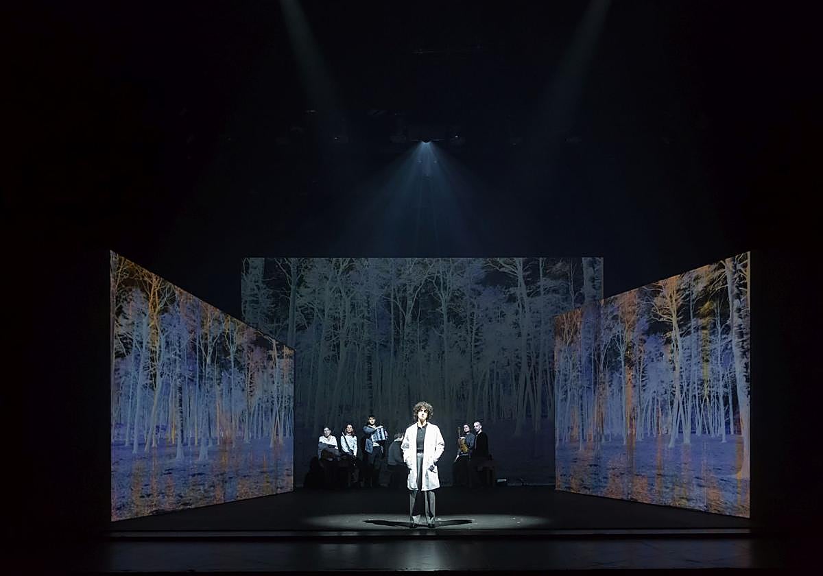 'Blaubeereen': Una obra mayúscula sobre hombres terroríficamente normales