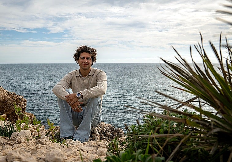 Charlie Sarria, el influencer que nada entre tiburones: «El malagueño vive de cara al mar pero no lo conoce»