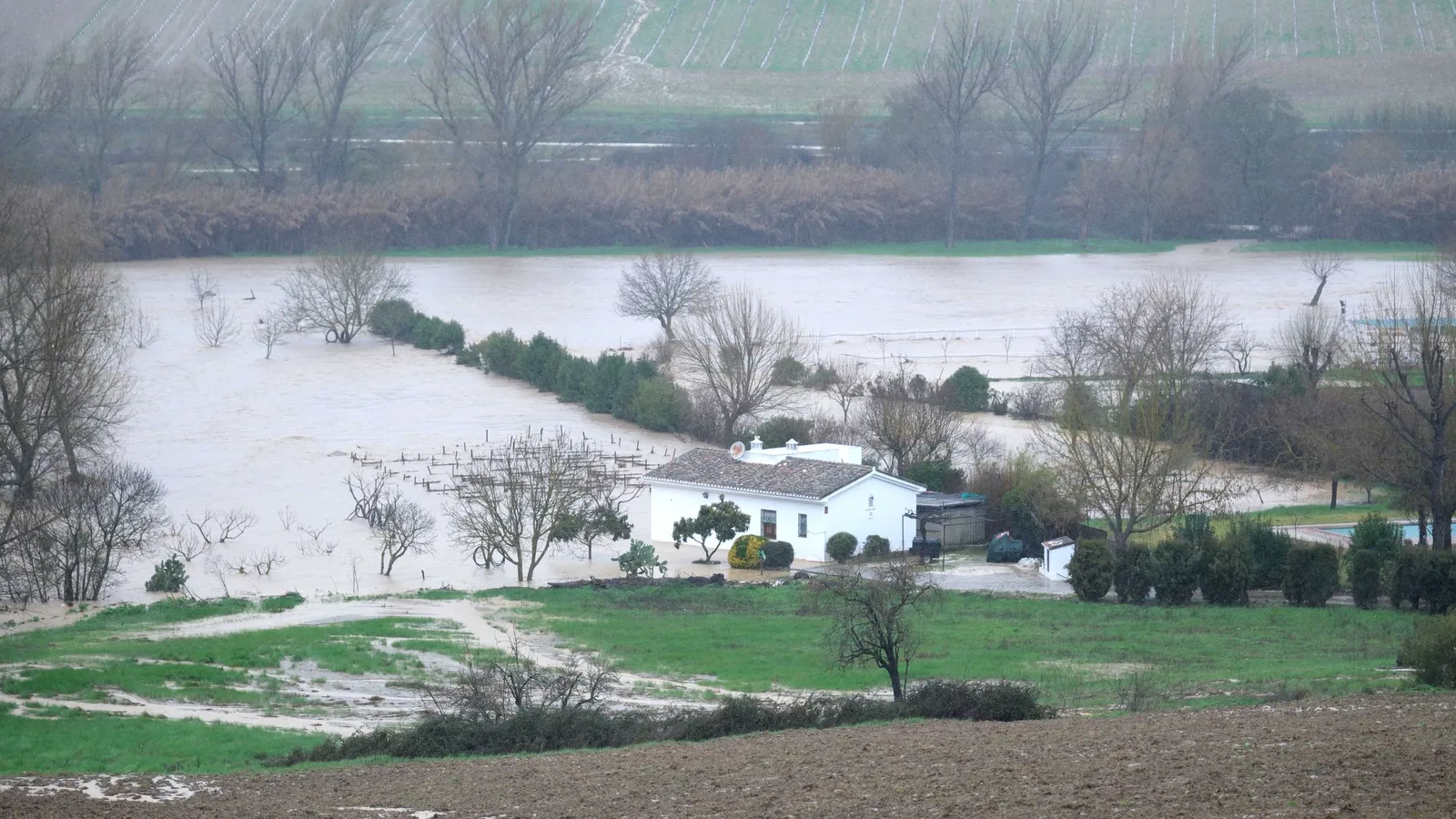 Leonardo ya deja 300 aislados en Ronda y numerosas zonas inundadas