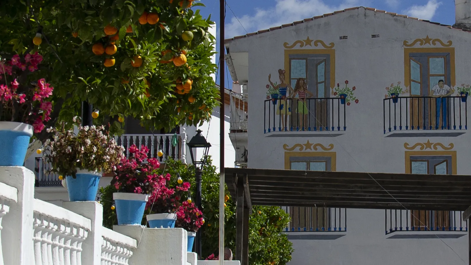 El pueblo de postal que enamora a quienes lo visitan: está en Málaga, tiene un famoso balneario y su arte te atrapa