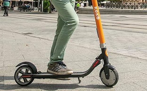 Circular sin casco o por la acera: las multas a patinetes en Málaga se multiplican en el último año