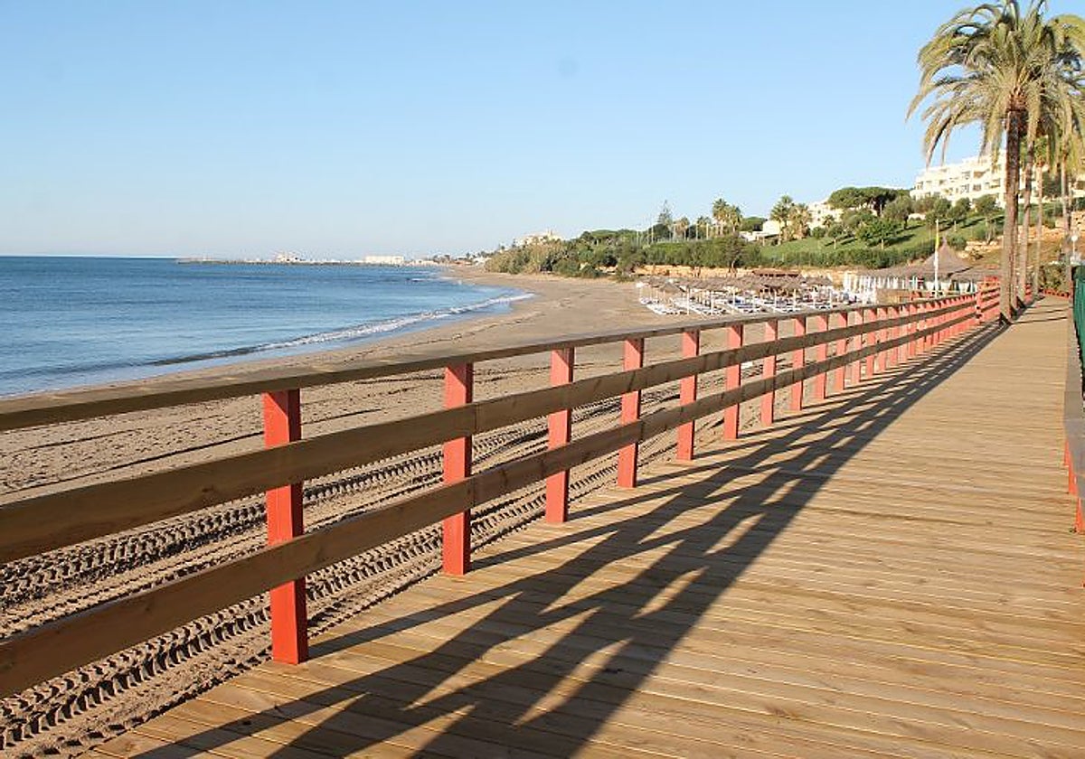 Mijas revalida la bandera Sendero Azul por la Senda Litoral