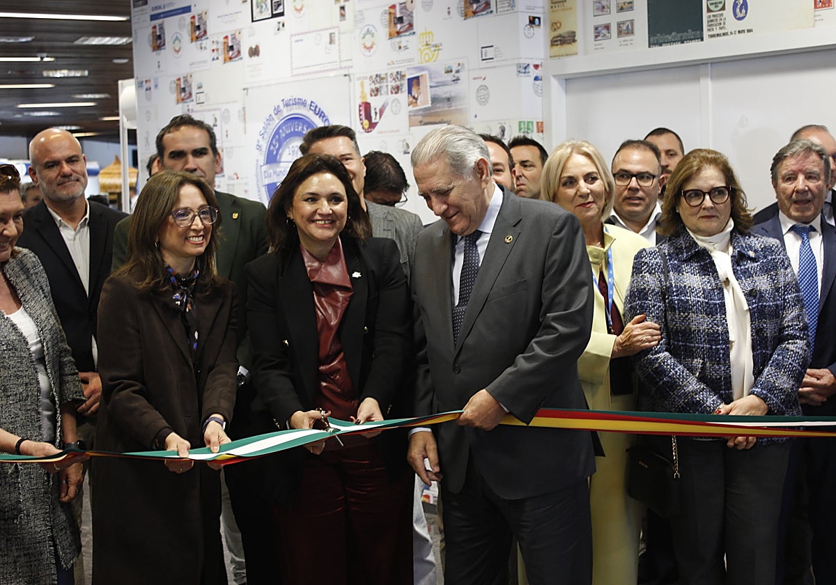 Del robot camarero, a la sombrilla ecológica y el «chiritardeo», las novedades del sector en Expoplaya de Torremolinos