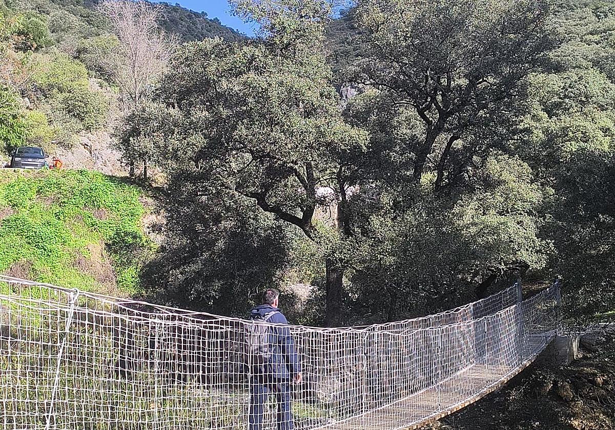 Ruta de los Molinos de Júzcar: un sendero trepidante con un puente colgante que pueden hacer hasta los niños