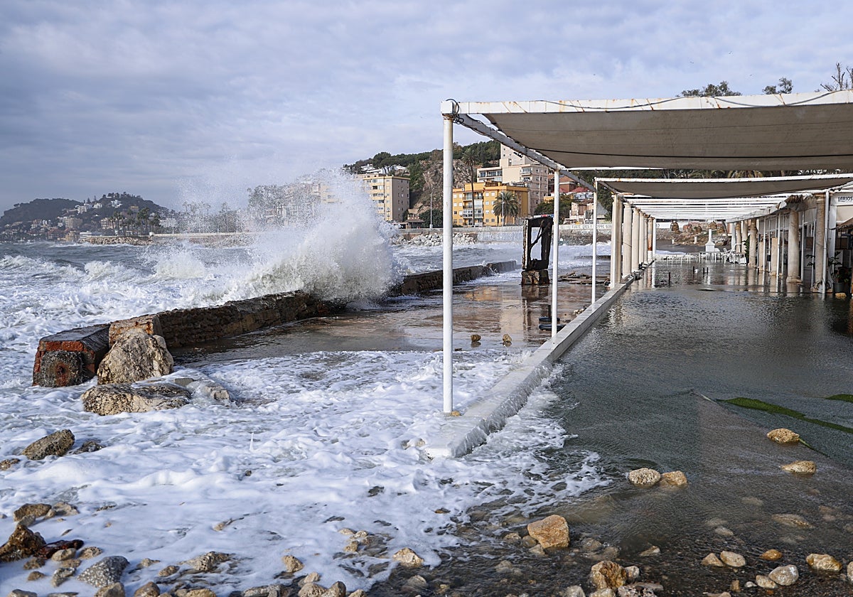 La obra para multiplicar por cinco la playa de los Baños del Carmen empezará tras la Semana Santa