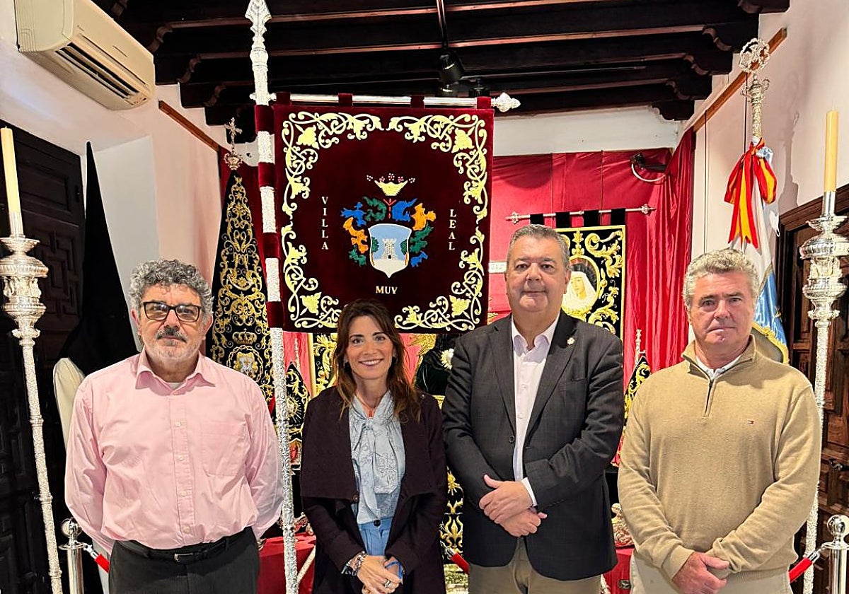 Mijas tiene ya pendón municipal, una obra artesanal que representará a la Corporación