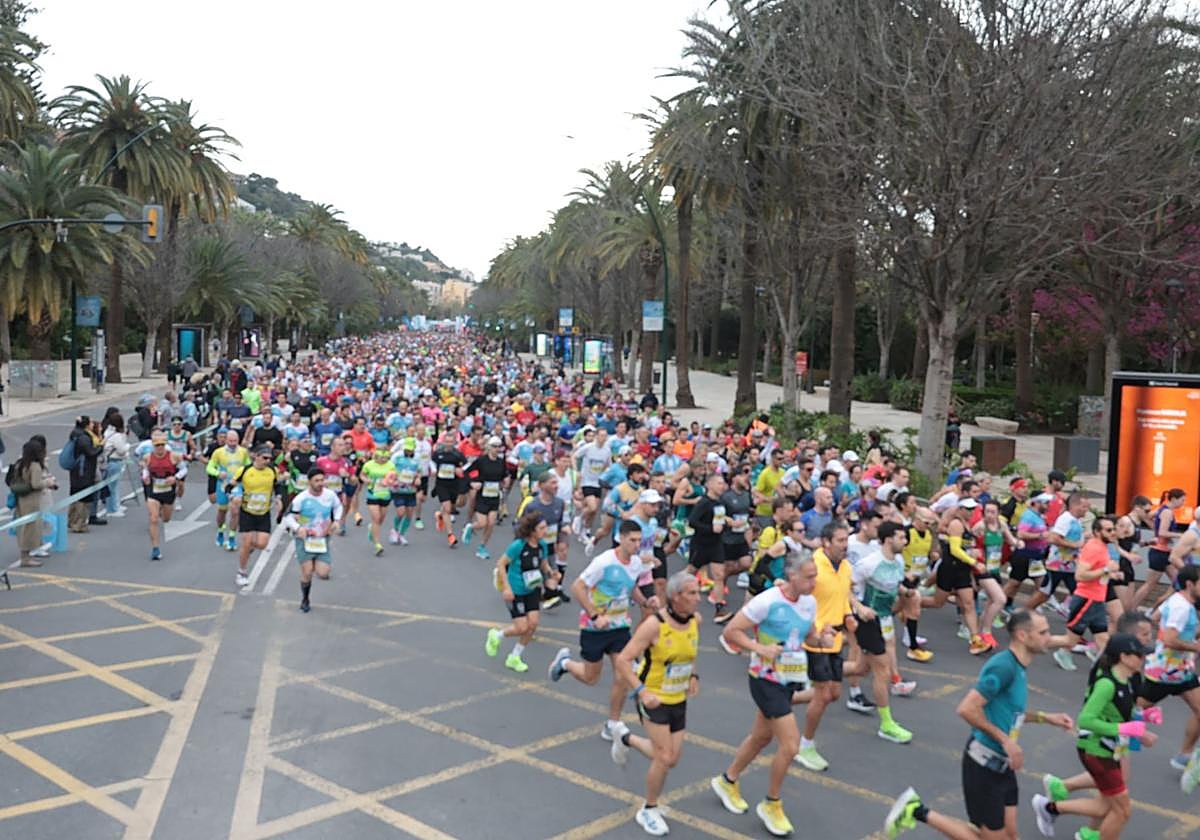 Cambios y cortes de tráfico en Málaga capital por la Media Maratón, procesiones y obras