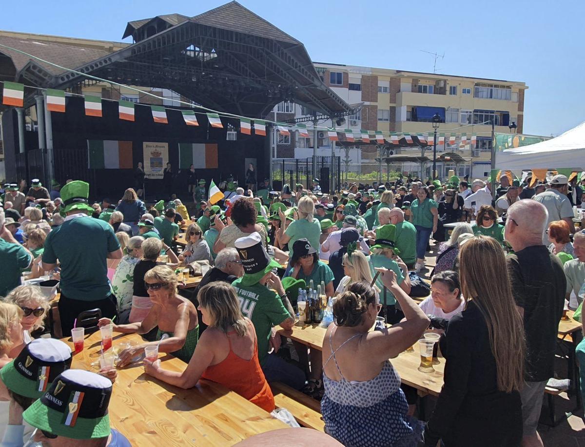 Málaga brinda por San Patricio con cerveza negra