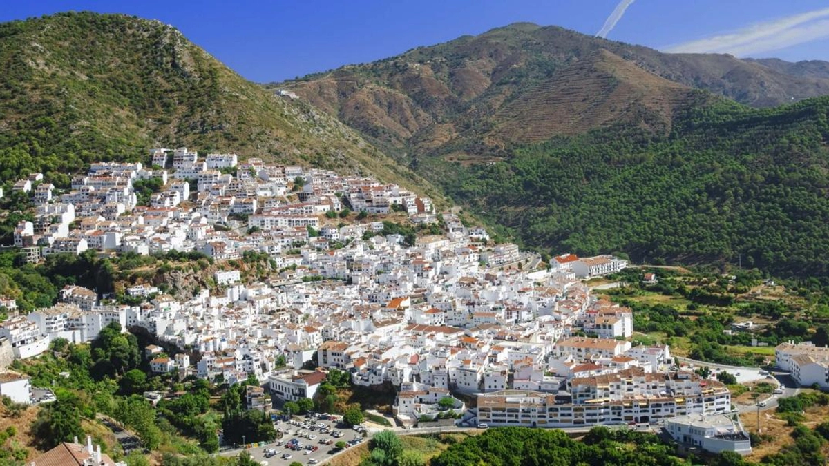 Este pueblo de Málaga es una joya arquitectónica por su 