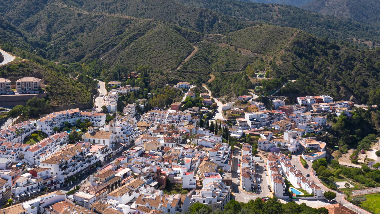 Ni Marbella ni Estepona: el pueblo de Málaga donde se mezclan lujo, naturaleza y aventura extrema