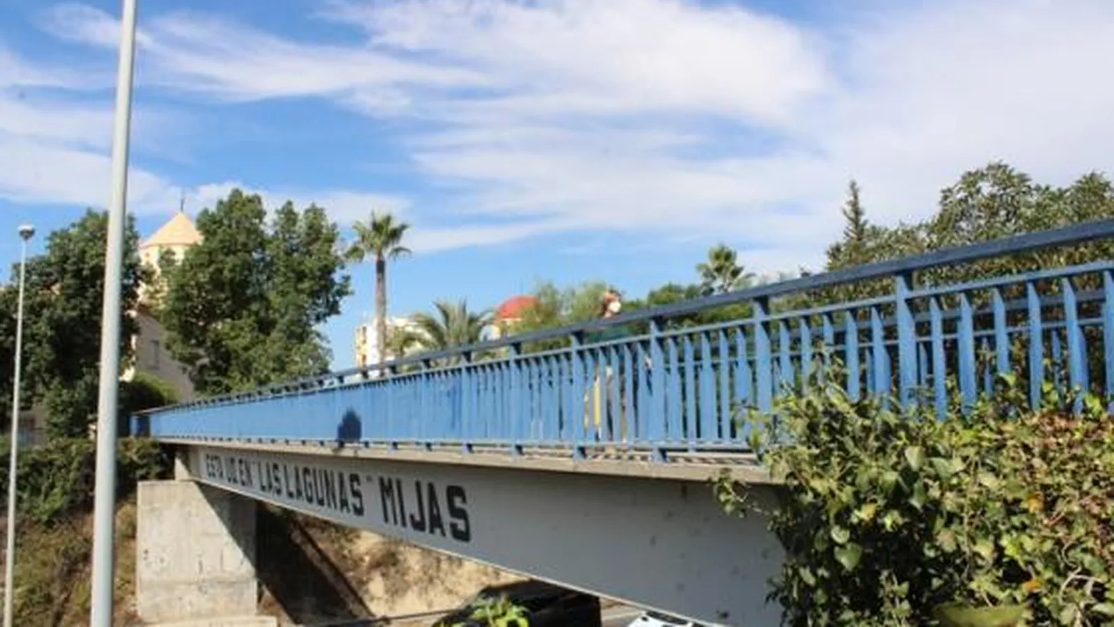 Mijas pide el cerramiento de pasarelas peatonales en la A-7 para evitar suicidios