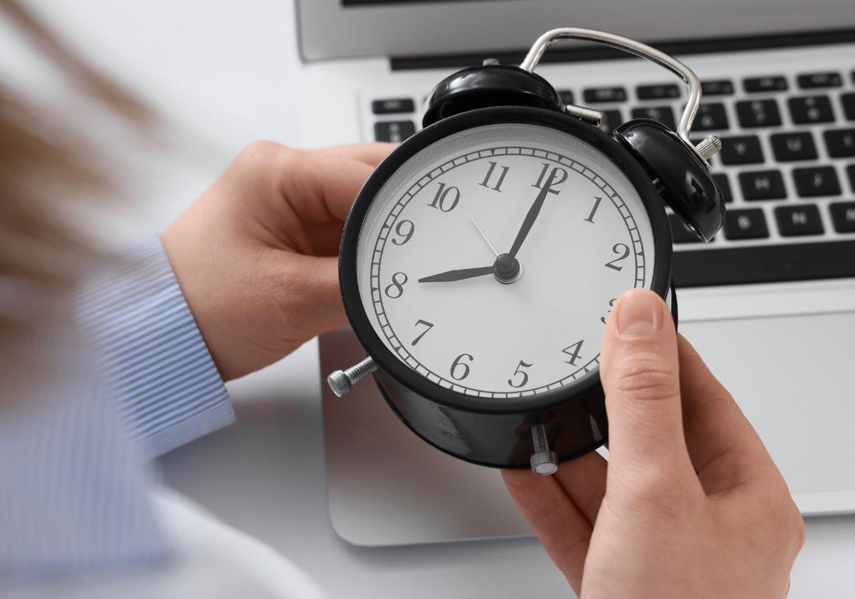 Winter time change in Málaga 2026: when the clocks go back and what time it happens