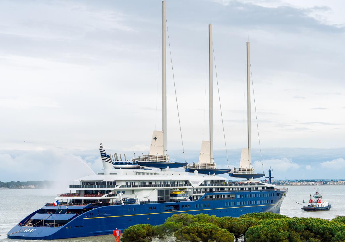 El velero de crucero más grande del mundo llega por primera vez a Málaga