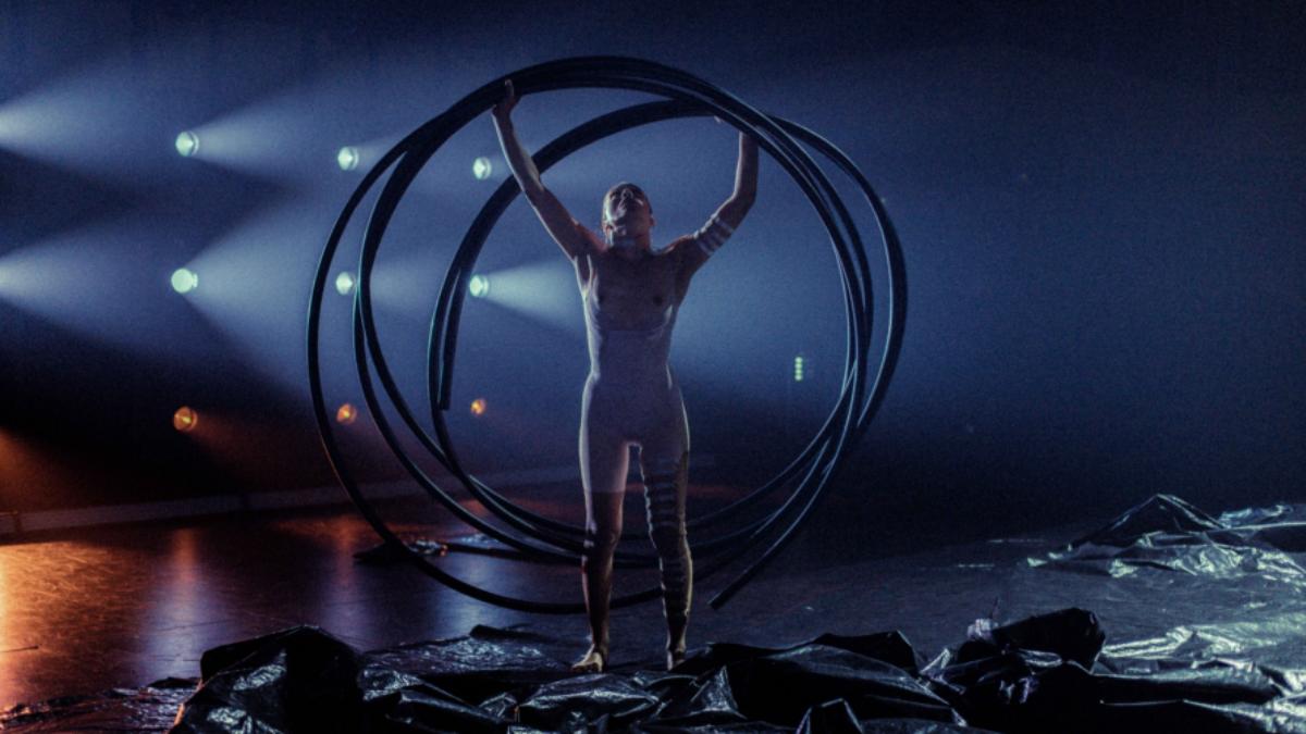 Luz Arcas brings ‘Tierras raras’ to Málaga: a dance work exploring the body, matter and technology