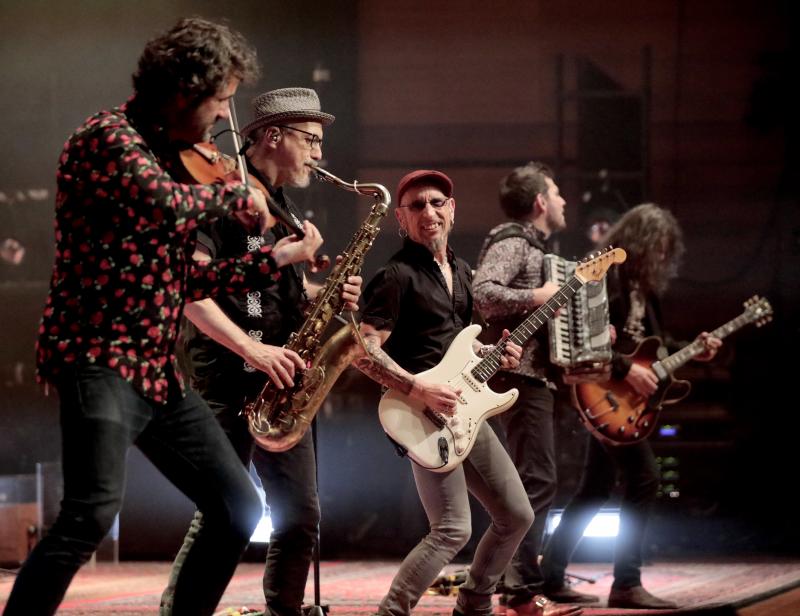 Fito y Fitipaldis vuelve a los escenarios con un nuevo disco