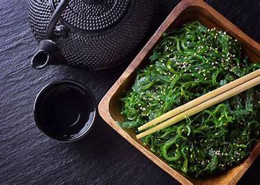 Nori y wakame: consumir algas marinas podría favorecer la microbiota intestinal y prevenir enfermedades