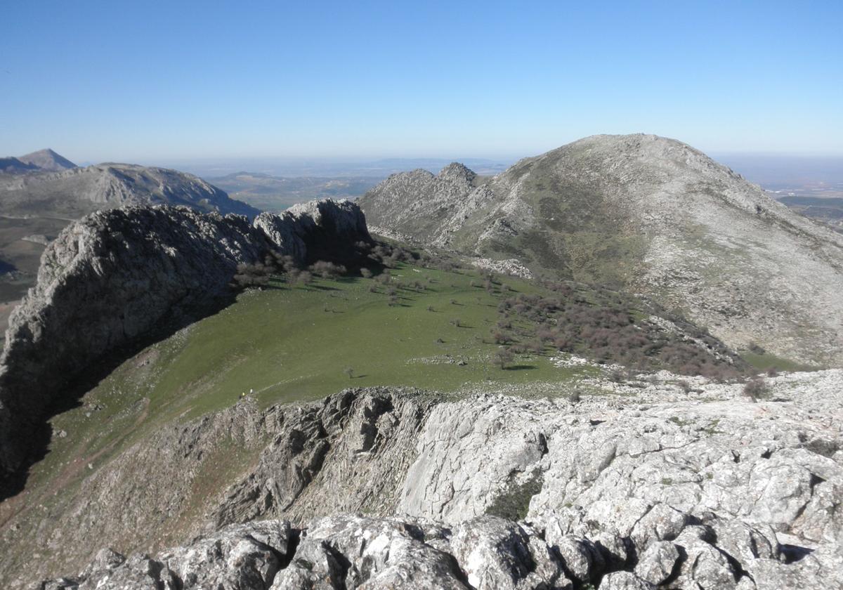 Lo que oculta la montaña que cobija la famosa fuente de la Yedra