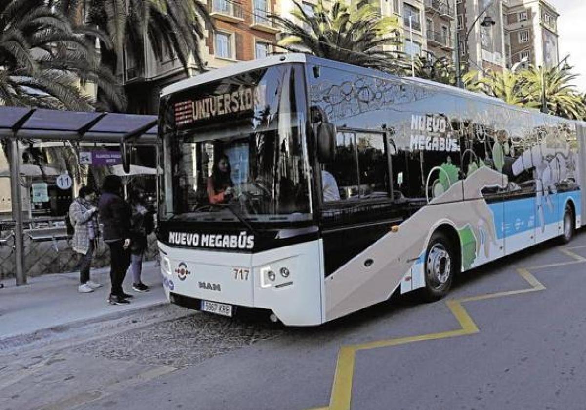 La EMT refuerza el servicio para la Noche en Blanco: estas son las líneas con horario extendido