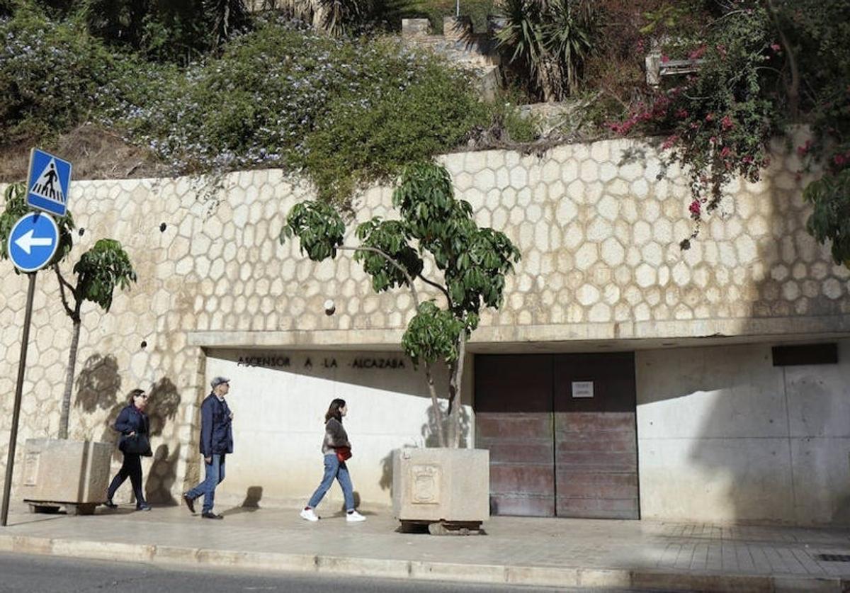 Entra en funcionamiento el nuevo ascensor de acceso a la Alcazaba de Málaga