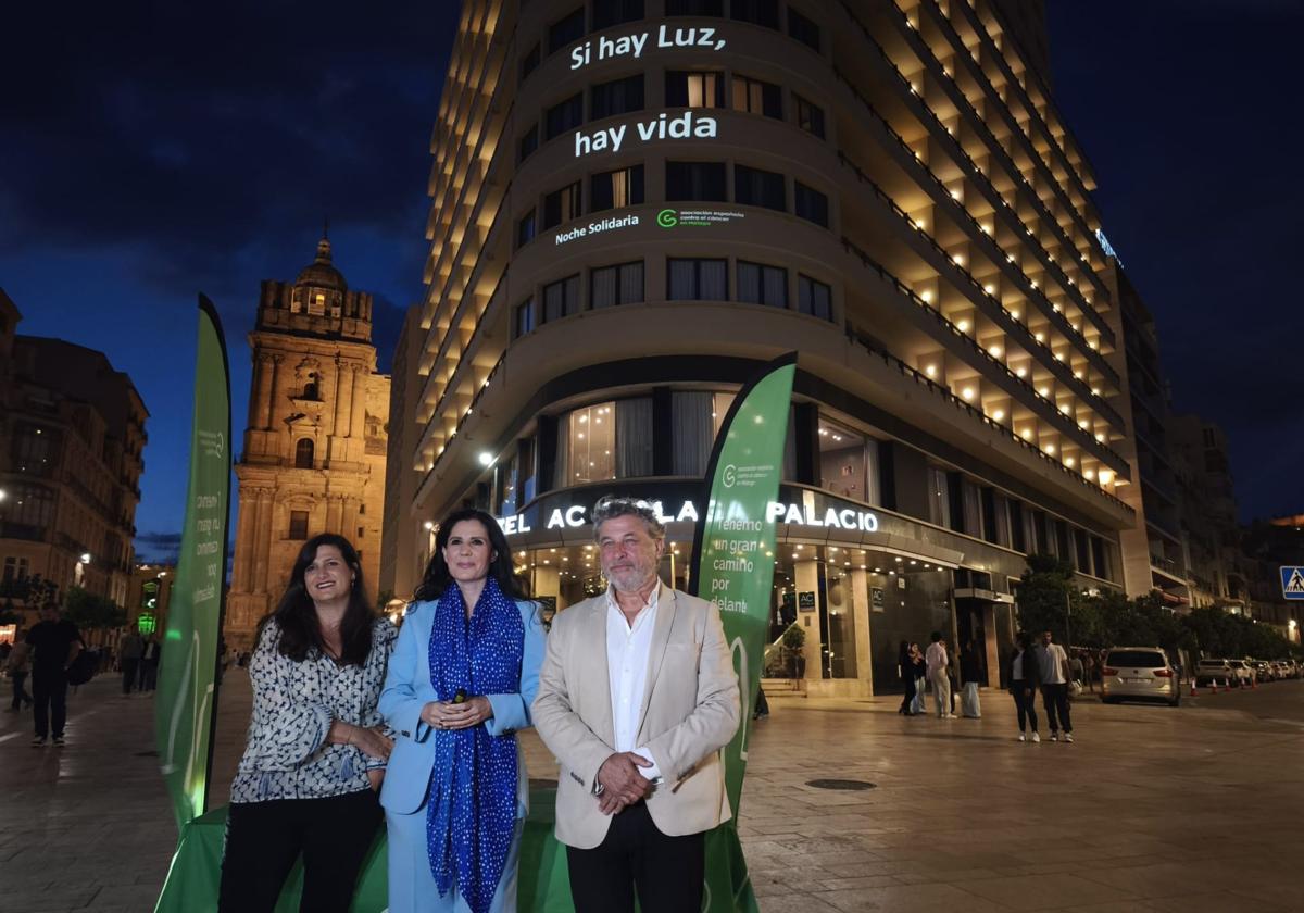 Diana Navarro enciende la luz de la esperanza de la Noche Solidaria Contra el Cáncer