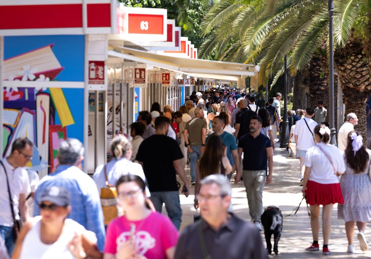 La Feria del Libro de Málaga 2025 cierra una edición más larga y con aumento de ventas: «Habrá una leve subida»